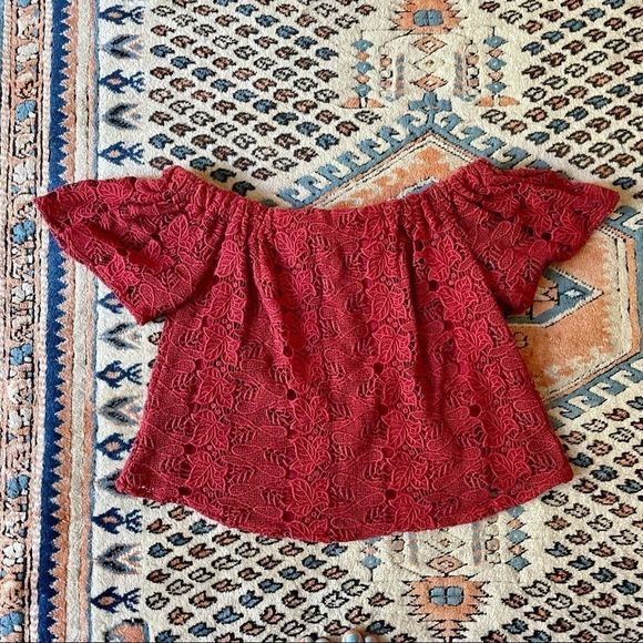 Walter Baker Elliott Off Shoulder Lace Maroon Top - Picture 4 of 6